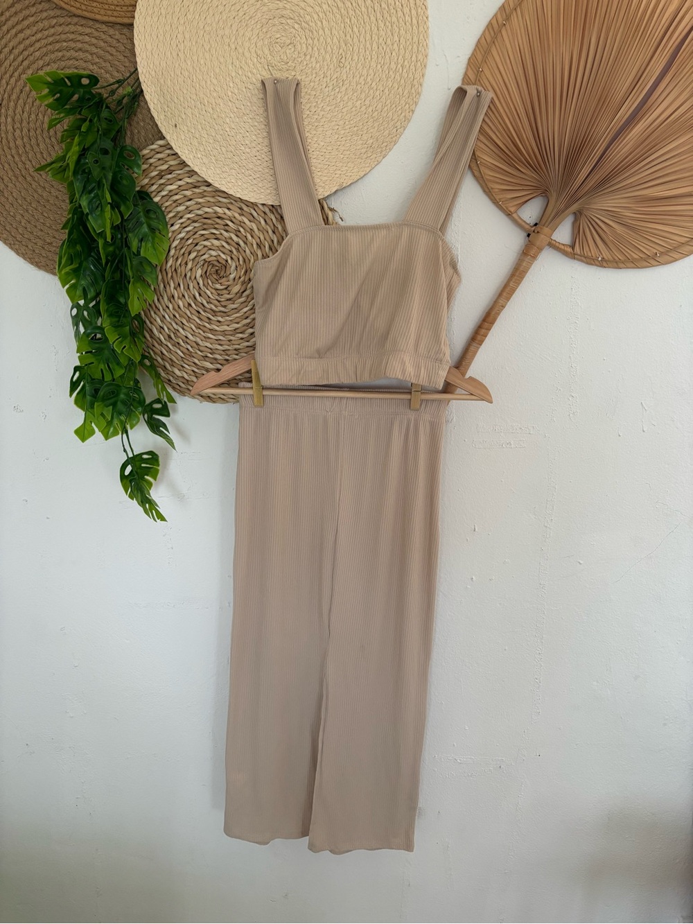Sleeveless Ribbed set in Beige